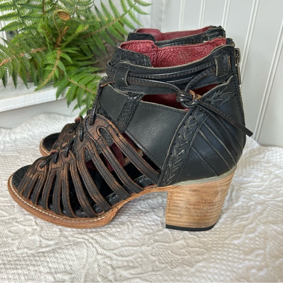 FREEBIRD BY STEVEN Wazee Boho Cage Gladiator Ankle Boots - Picture 1 of 9